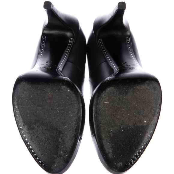 Chanel Leather Cap-Toe Pump with Box Size 8 or IT 38 - Picture 4 of 8